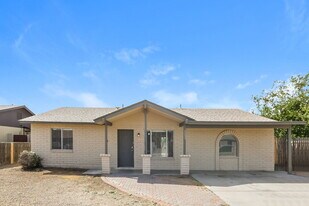 5233 W Cypress St in Phoenix, AZ - Building Photo
