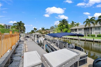 1605 Chesapeake Ave in Naples, FL - Foto de edificio - Building Photo