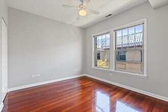 1360 W Greenleaf Ave in Chicago, IL - Building Photo - Building Photo