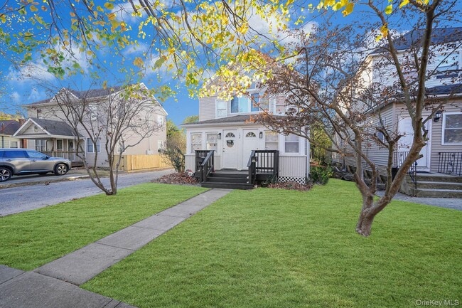 158 Oldfield Ave in Amityville, NY - Building Photo - Building Photo