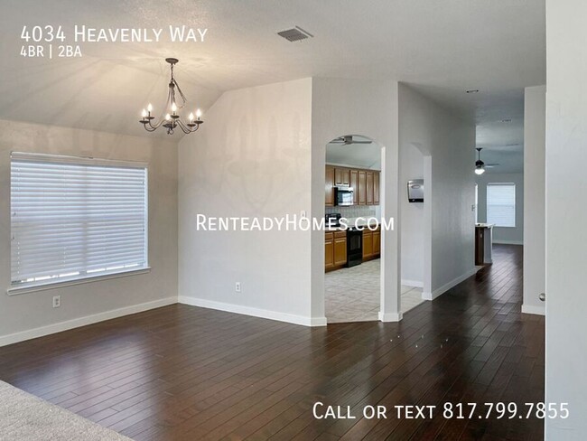 4034 Heavenly Way in Heartland, TX - Foto de edificio - Building Photo