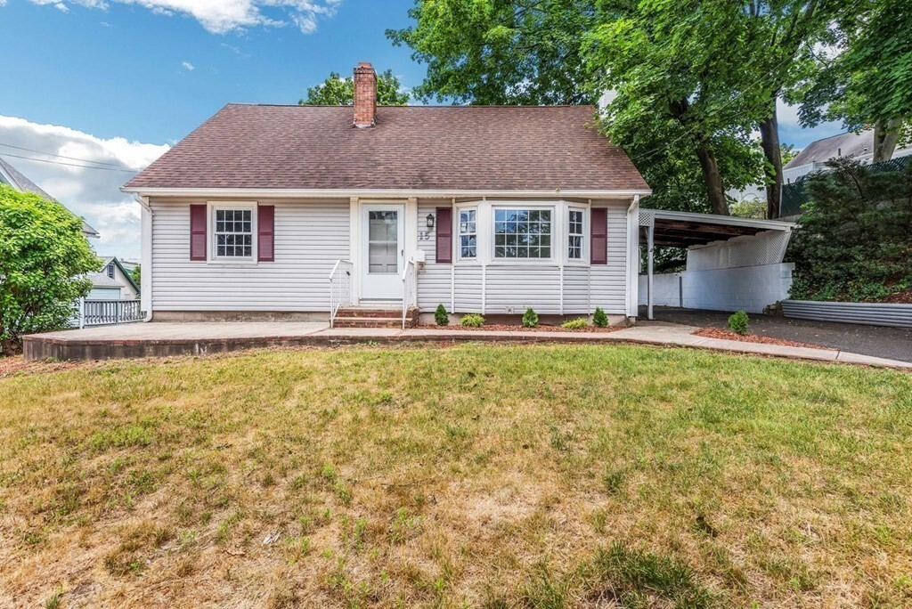 15 Ellington St in Agawam, MA - Building Photo