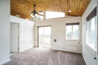 14235 SW Meeker Terrace in Hillsboro, OR - Building Photo - Building Photo