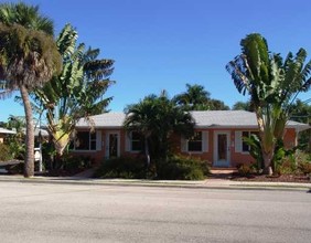 306-312 Harvey St in Punta Gorda, FL - Foto de edificio - Building Photo