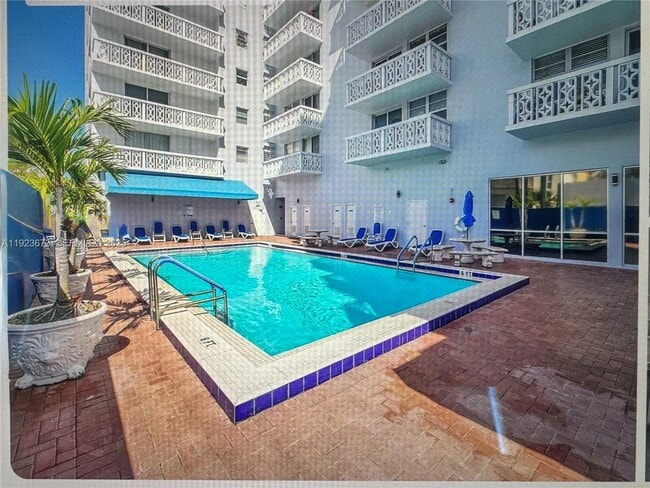 1020 Meridian Ave in Miami Beach, FL - Building Photo - Building Photo