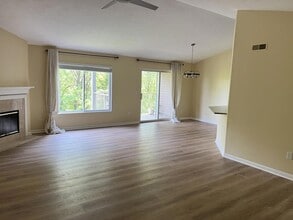 1468 Taramore Dr, Unit 302 in Florence, KY - Building Photo - Building Photo