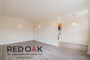 5640 Franklin Ave in Los Angeles, CA - Building Photo