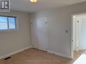 35 Nisbet Dr in Aurora, ON - Building Photo - Building Photo