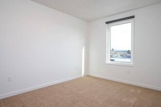 One Twenty Up in Vancouver, WA - Building Photo - Building Photo