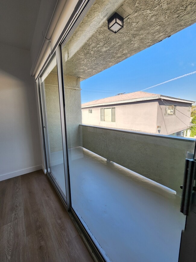 2336 34th St, Unit 6 in Santa Monica, CA - Foto de edificio - Building Photo
