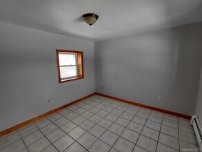 2071 Ulster Ave in Lake Katrine, NY - Building Photo - Building Photo