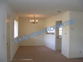 1124 Hampton Rd in Sacramento, CA - Building Photo - Building Photo