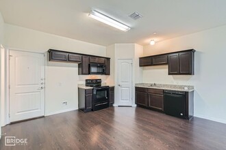 1349 Lakecrest Ln, Unit Apt 314 in Lewisville, TX - Building Photo - Building Photo
