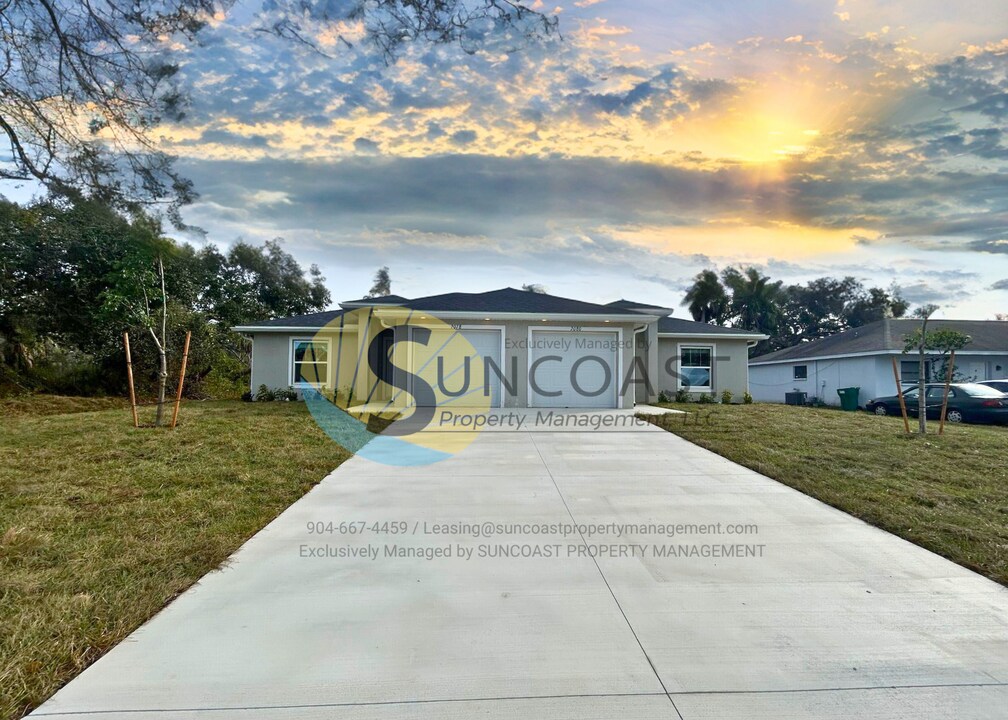 2078 Redmond St in Port Charlotte, FL - Building Photo