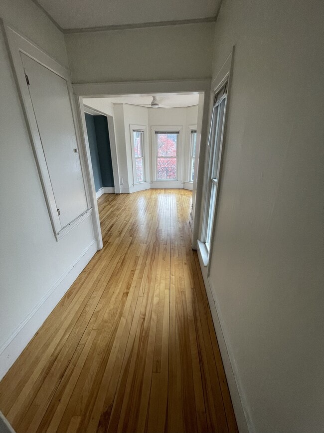 207 Coyle St Apt 4, Unit 4 in Portland, ME - Building Photo - Building Photo