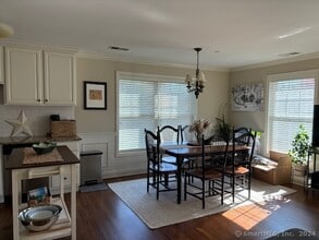 67 W Main St in Clinton, CT - Building Photo - Building Photo