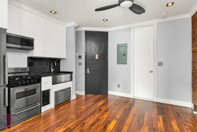 16 E 116th St in New York, NY - Building Photo - Building Photo