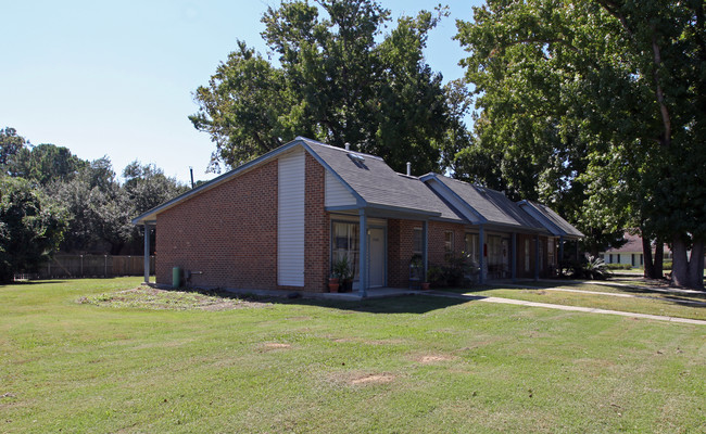 Sharlo Terrace Apartments in Baton Rouge, LA - Building Photo - Building Photo