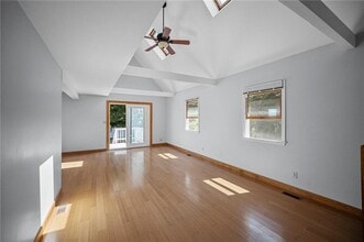 98 Hobson Ave in Tiverton, RI - Building Photo - Building Photo