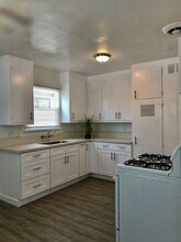 4961 Kester Ave in Los Angeles, CA - Foto de edificio - Building Photo