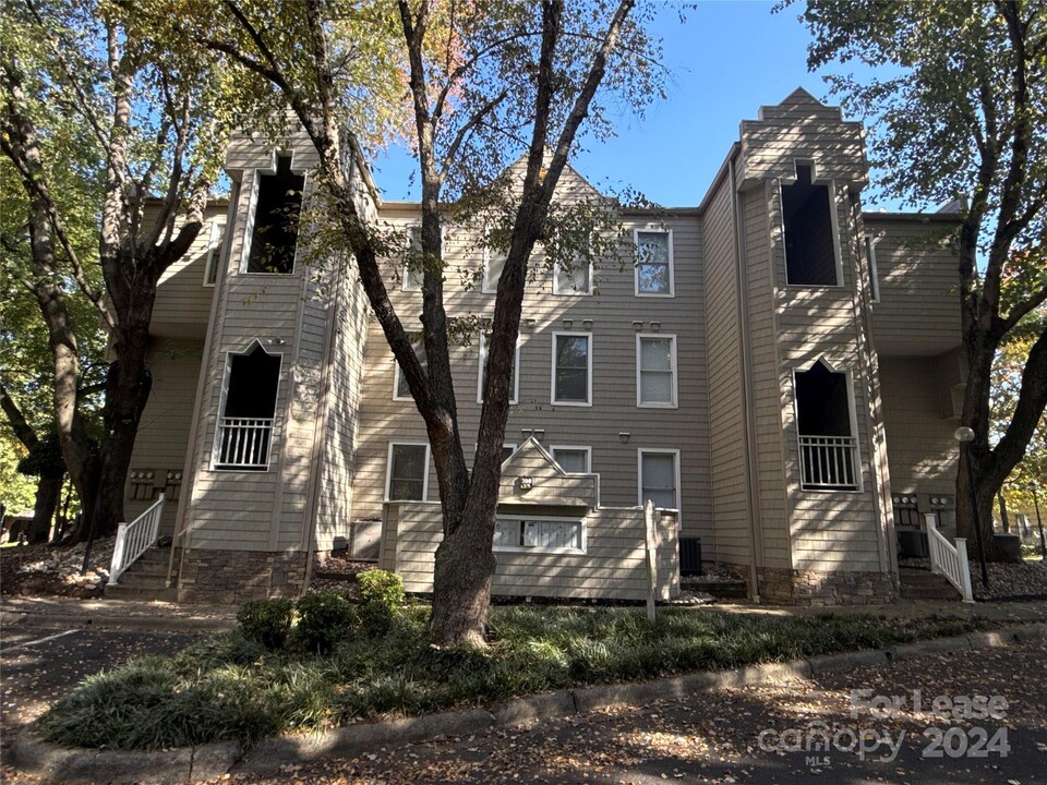 300 S Cedar St in Charlotte, NC - Building Photo