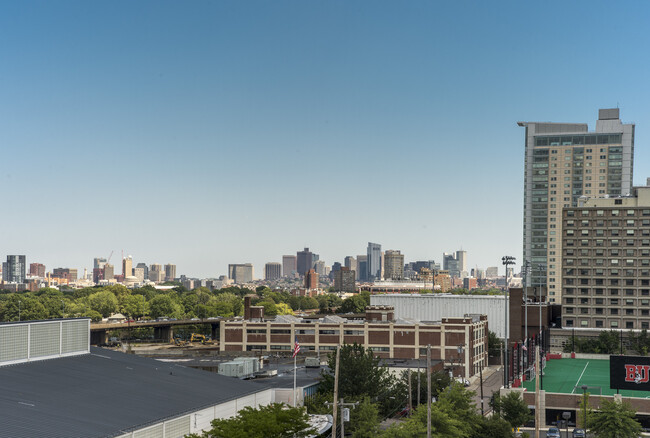 74 Ashford St, Unit 508 in Boston, MA - Foto de edificio - Building Photo