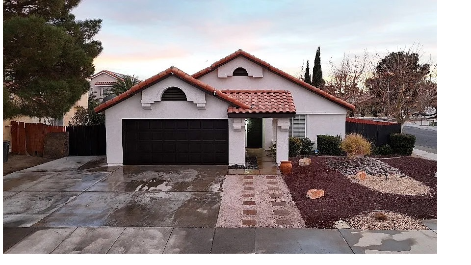 1800 E Newgrove St in Lancaster, CA - Building Photo