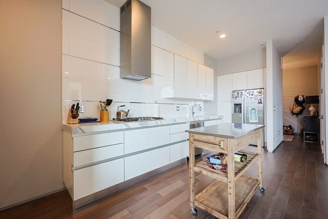 property at 537 E 1st St