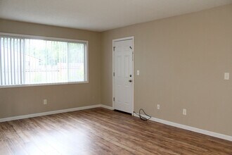 4609-4609 NE Killingsworth St in Portland, OR - Building Photo - Building Photo