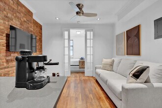 52 Barrow St in New York, NY - Building Photo - Building Photo