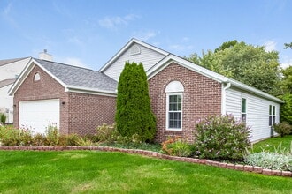 4751 Lakestone Dr in Indianapolis, IN - Foto de edificio - Building Photo