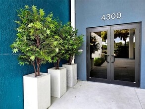 4400 Sunrise Blvd in Plantation, FL - Building Photo - Building Photo