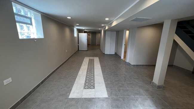 120 N LeClaire Ave, Unit G in Chicago, IL - Foto de edificio - Building Photo