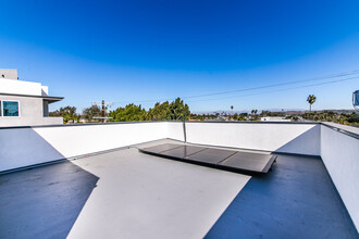 4922 S Centinela Ave in Los Angeles, CA - Building Photo - Building Photo