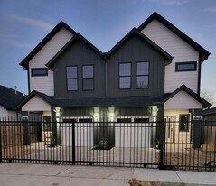 4618 Davenport St in Houston, TX - Building Photo
