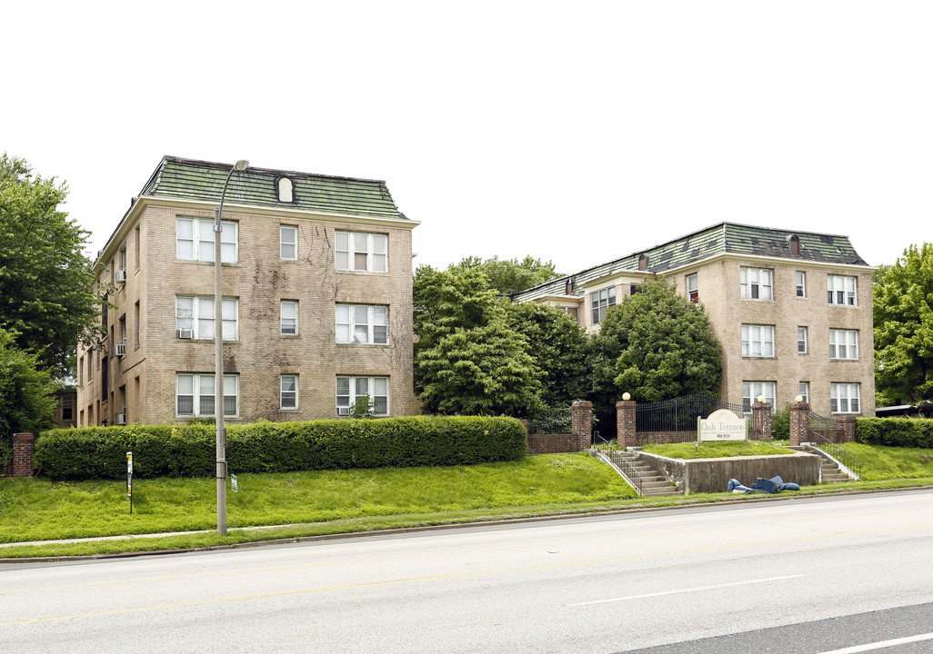 Oak Terrace in Memphis, TN - Building Photo