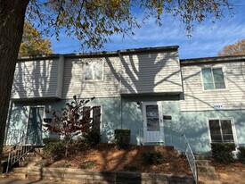 1921 Mereview Ct in Charlotte, NC - Building Photo