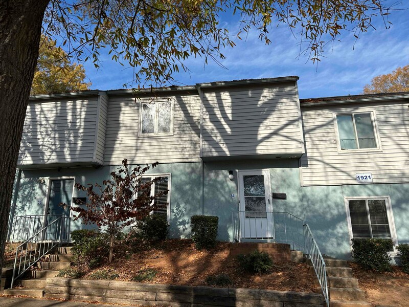 1921 Mereview Ct in Charlotte, NC - Building Photo