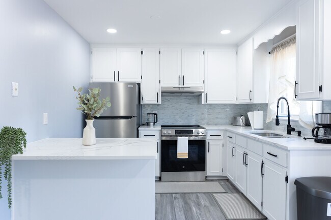 412 Kingswood Ter in Hagerstown, MD - Building Photo - Building Photo