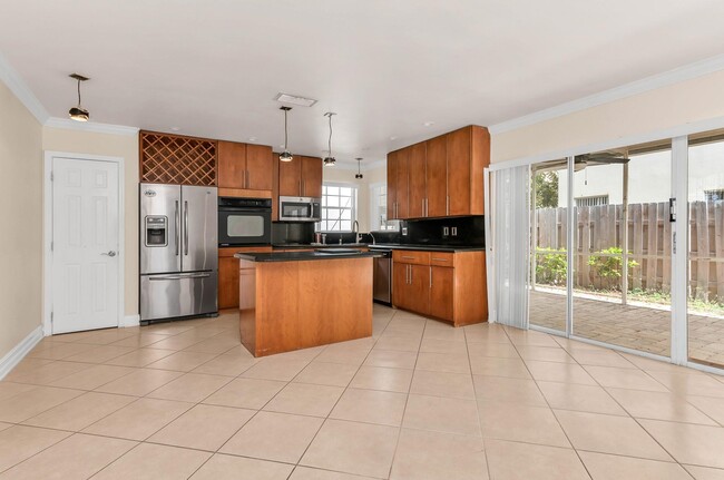 5486 NW 44th Way in Coconut Creek, FL - Foto de edificio - Building Photo