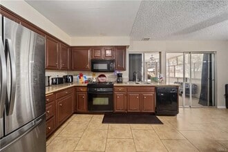 2518 E Ave R-2 in Palmdale, CA - Building Photo - Building Photo