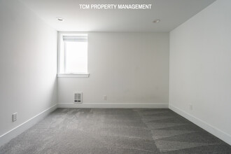 3309 S Orcas St, Unit B in Seattle, WA - Foto de edificio - Building Photo