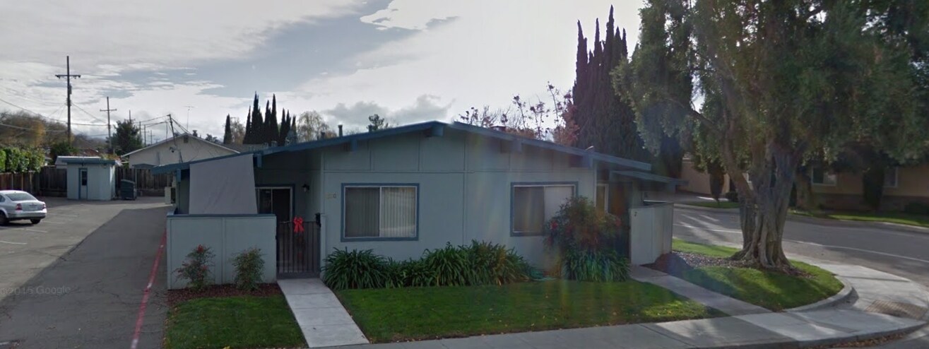 2520 Arroyo Dr in Santa Clara, CA - Foto de edificio