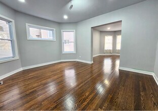 121 N Menard Ave in Chicago, IL - Building Photo - Building Photo