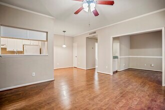 2001 Bering Dr in Houston, TX - Foto de edificio - Building Photo