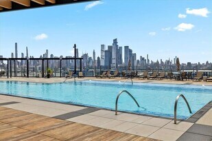 380 Mountain Rd in Union City, NJ - Building Photo