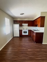 317 W School St, Unit A in Lake Charles, LA - Foto de edificio - Building Photo