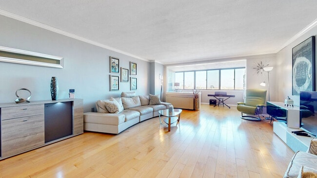 8 Whittier Pl