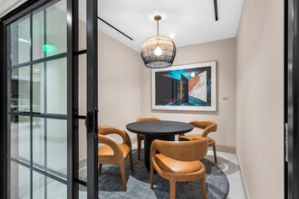 225 N Miami Ave, Unit SI FL34-ID1471177P in Miami, FL - Foto de edificio - Building Photo