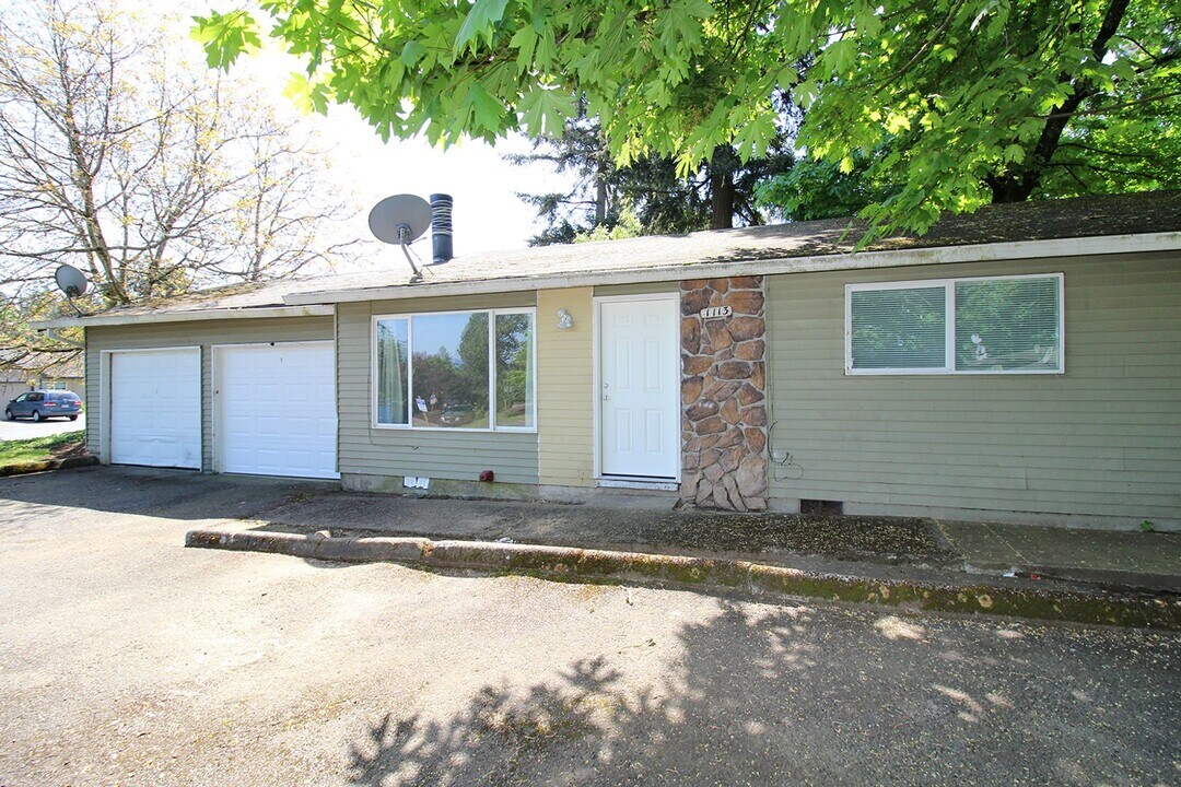 1127-1127 NE 183rd Ave in Portland, OR - Building Photo